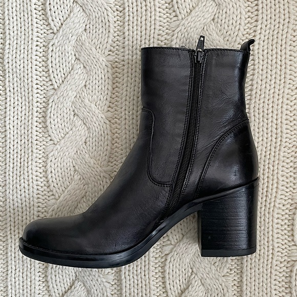 Le Château Block Heel Zip-Up Ankle Booties - Picture 3 of 12